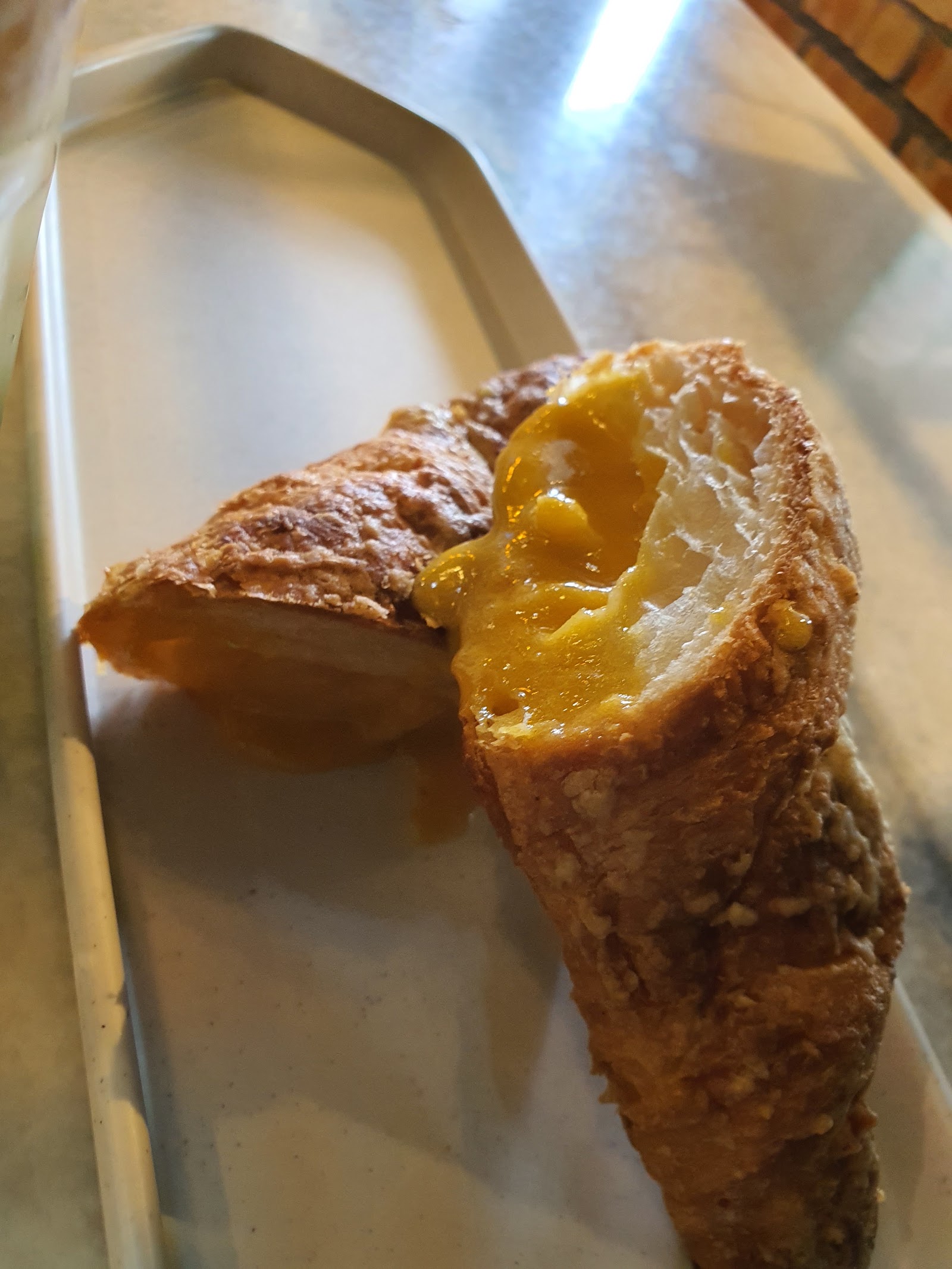 Kaya & butter croissant 雪油加央牛油包